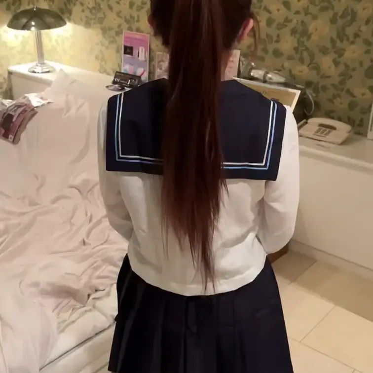 ※本映像は合意に基づくプレイです
執拗にポニーテールを掴まれ、髪責めされるドMちゃん