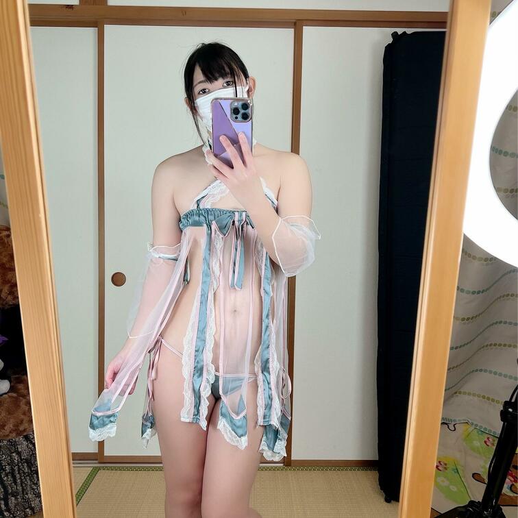 紐の服💓
