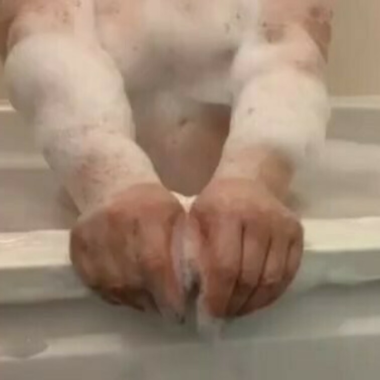 巨乳OLのお風呂自撮り
