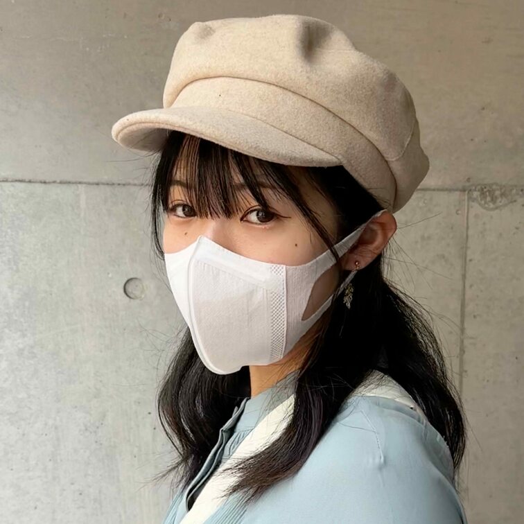 #102【MANA 21歳】
今回ストリートスナップに協力してくれたのは、水色のワンピースと白のキャスケットがお似合い