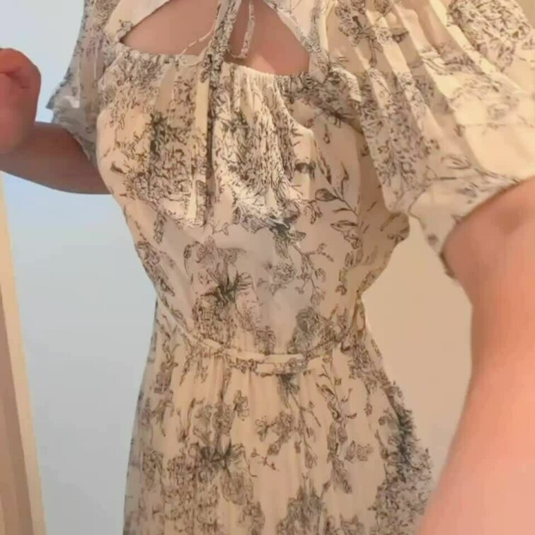 脱いでおっぱい出します...🥲✨