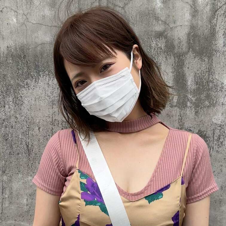 #79【SAORI 26歳】
今回ストリートスナップに協力してくれたのは、大人可愛いサテンワンピースを使ったコーデを披