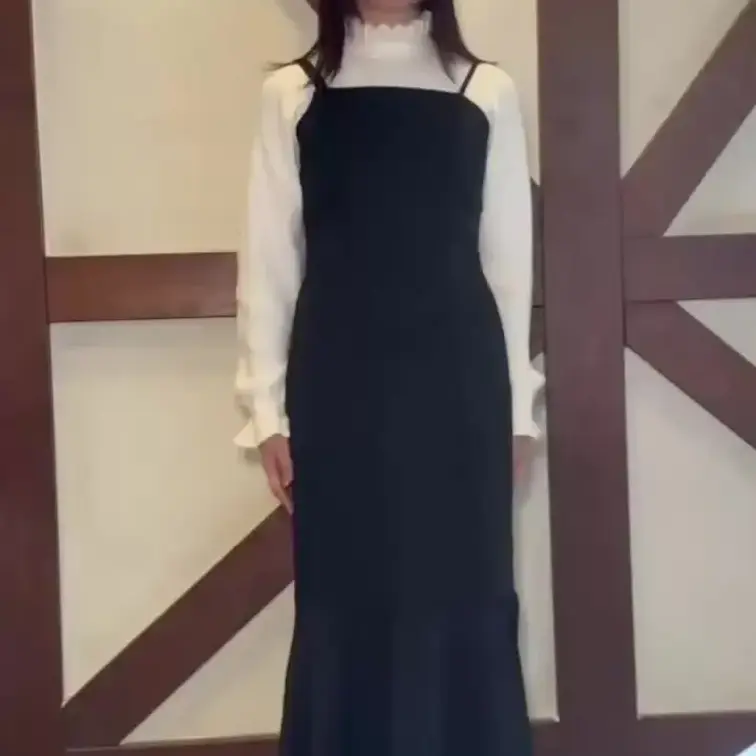 24歳のス◯バで働く女の子がフェチモデルに来ました！
さっきまでコーヒーいれたり笑顔で接客してた女の子の、勤務後の蒸れ
