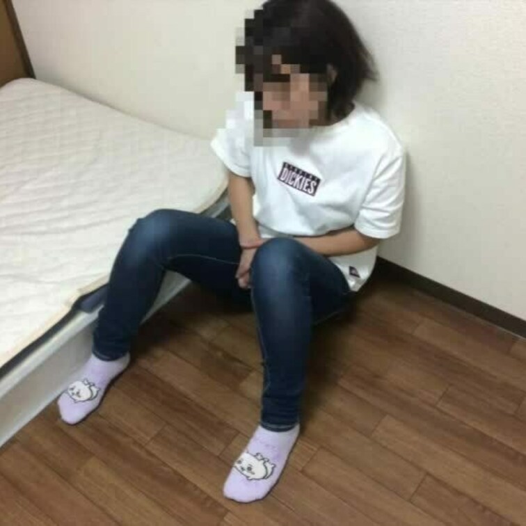 【ファン限定フル動画】🎁v
女子◯生の休みの日のオナニー風景。ベッドをえっちな液で汚したくないのでベッドの隅でオモチャ