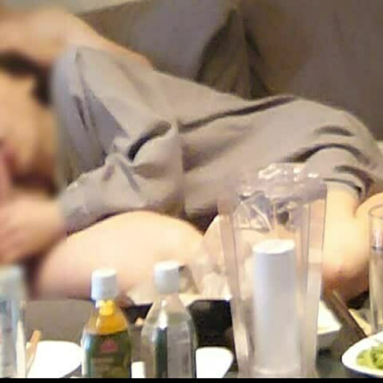 妻の貪り食うフェラを見てください！
単独さんありがとうございます。
生理中なので、後日のセックスを確約しました。
