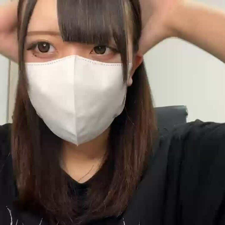 【りん 18 歳】

りんさんのライブ配信動画です
生配信 だと、1 回の有料配信を視聴すると、おおよそ平均 5,