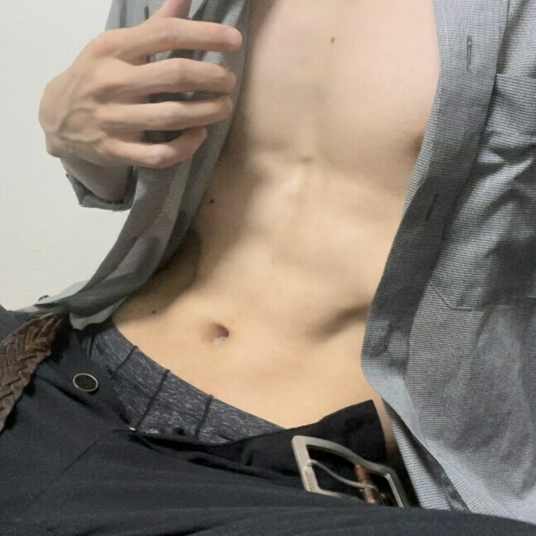 寝てる彼氏の隣で声我慢しながら見せつけセックス…彼氏だけじゃ満足できない変態に絶倫ちんぽでNTR〇〇種付け中出し【立体音
