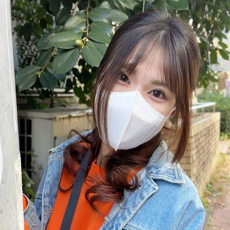  #138【RINA 23歳】
今回ストリートスナップに協力してくれたのは、鮮やかなオレンジのトレーナーを使ったカジュ