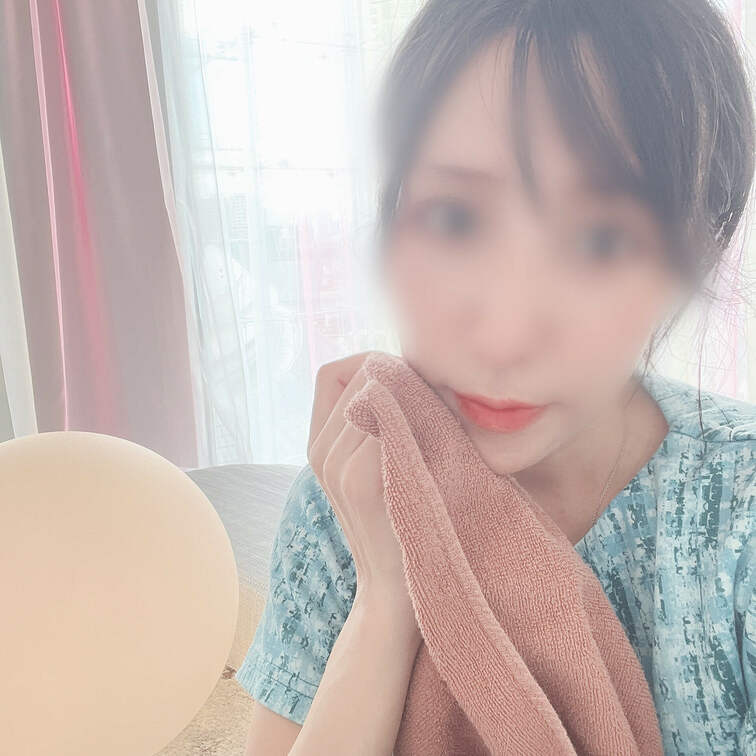 こんばんは人妻ゆうです💋💕
今日は岩盤浴不倫デート✨✨
サウナでたくさん汗流した後も
ベッドで汗流すよ