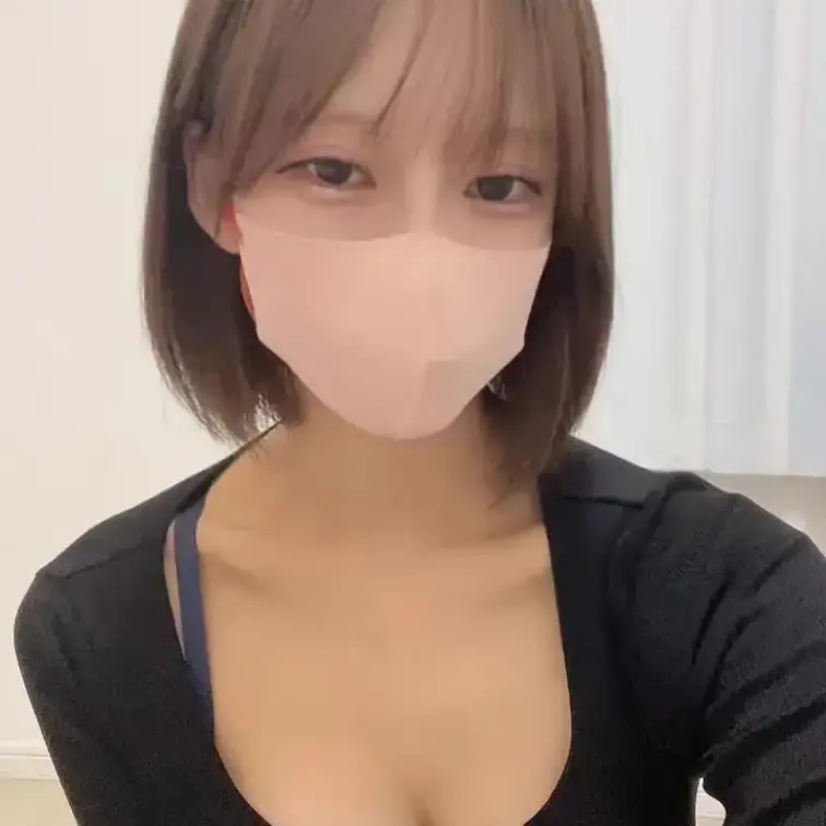 セクシーな服にしようとハサミで切ったら全然隠れなかった！😳