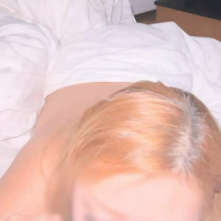 人妻、金髪派手ギャルのアナル舐め😍💕
征服感がやばいです！
舌をぐいぐい入れてくるドS！！