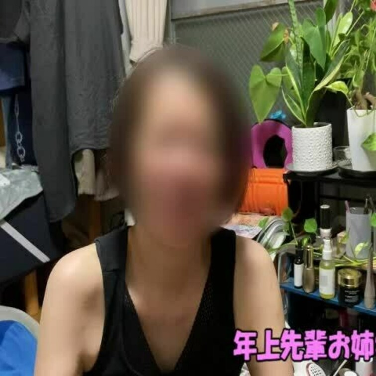 先輩お○○○さんとの会話です。
とにかくごあいさつ程度にアップしておきます。
ここから単品販売の作品をお買い求めして