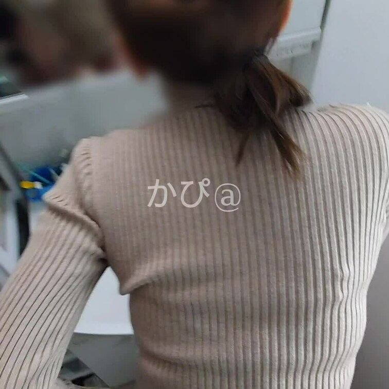 出勤前に準備終わって少し時間があったので○○○立ちバックで中出しした。
入れただけやのに興奮したのか即イキの雑魚マン彼