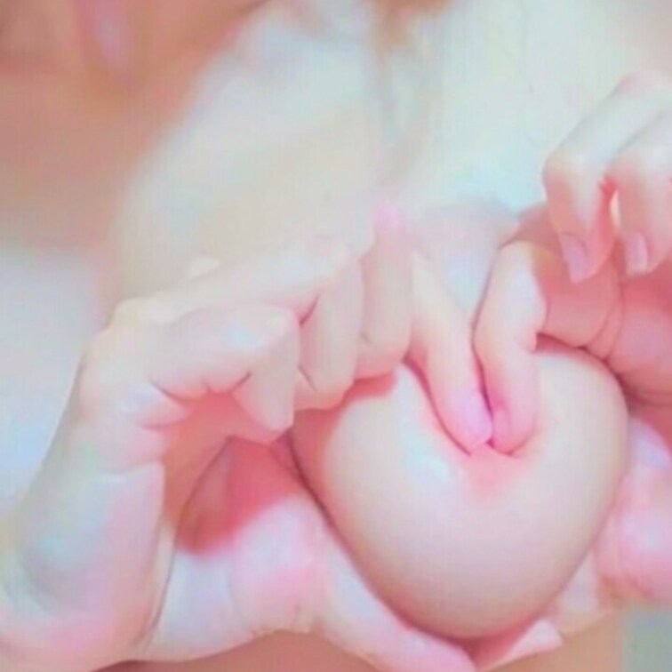 貧乳には難しいおっぱいでハート作るやつ！
頑張ったね…と思ってくださった方はいいねやコメントお願いします(笑)