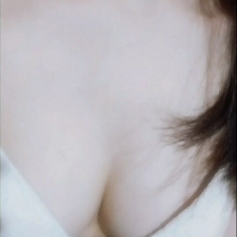 【エロイプ】
色白美乳大学生 ゆの
今回、スレンダーな大学生 ゆのちゃんとビデオ通話をしました！
30分超の長