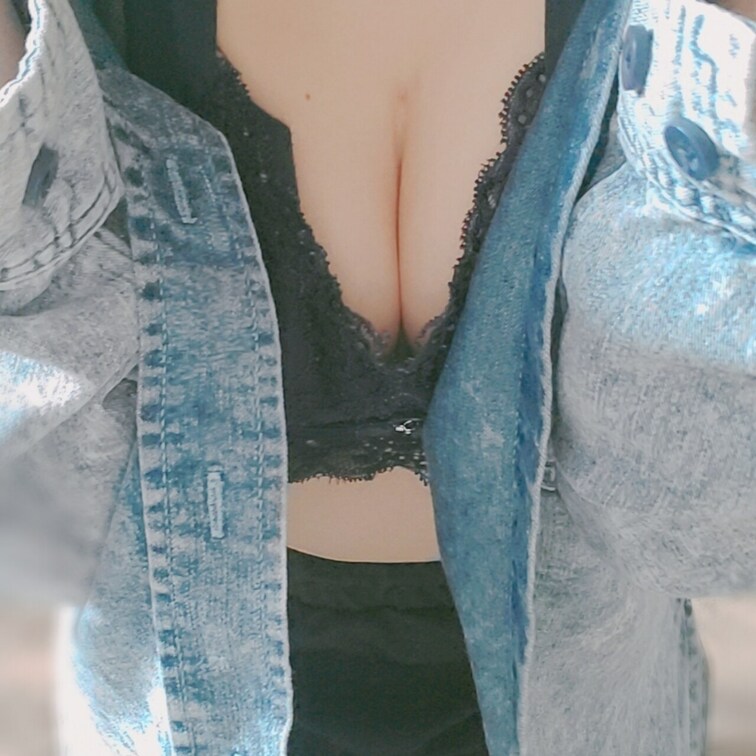私服のボタンを開けると
こんな感じになってます(〃▽〃)💓