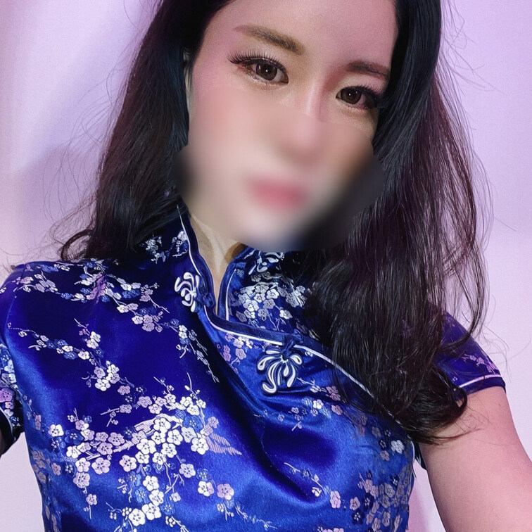 Twitterのヘッダーにもしてるチャイナドレス着た時の写真です😘
超レアなフミカですよ〜🤟