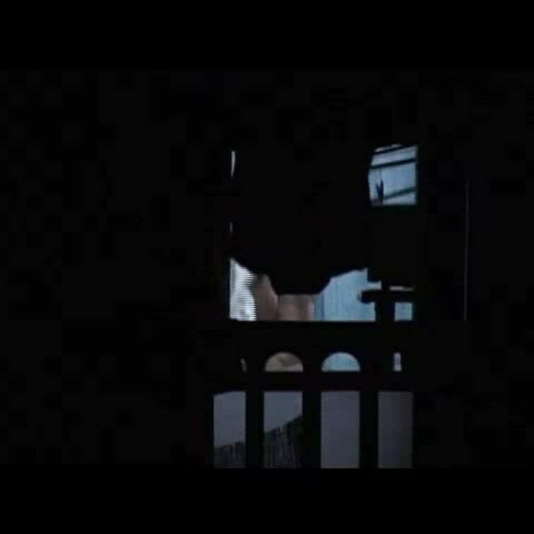 ⑧わざとベランダに出てきて捲ってパンツ見せてきた。これは昔の話し。引っ越す1週間前、荷物もカーテンも全部片付けて何もない