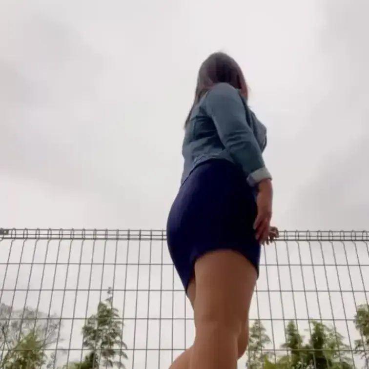 タイトミニおくさまのむちむちムービー　むち🍑尻やしゃがみチラ
