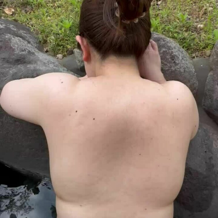 抱き心地が最高の締まりもいい人妻先生❣️
露天風呂で隣に聞こえてましたね。