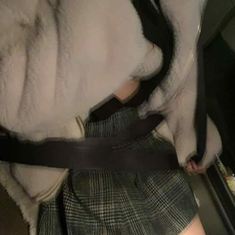 車内でおっぱい揉み揉み