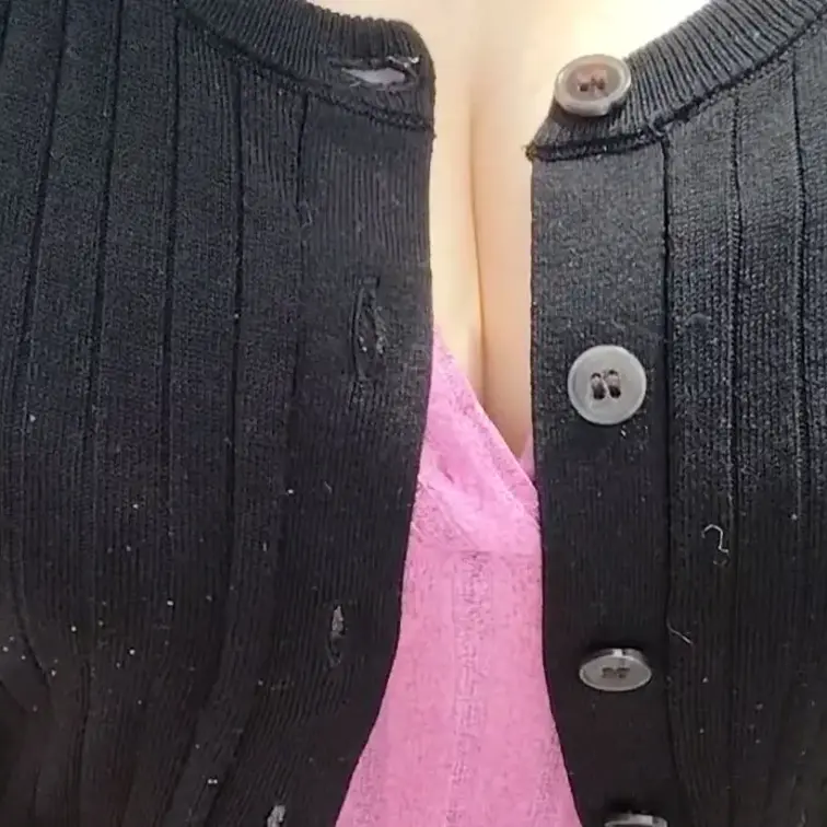 ♥️露出♥️人目を避けて乳首出しチャレンジ

左の乳首を出したら前から人が！