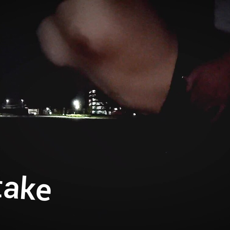 夜の駐車場でセックス中にアクシデント【無料動画】
車が近くを通ったのでカップルが抱き合ってるような装いでやり過ごしまし