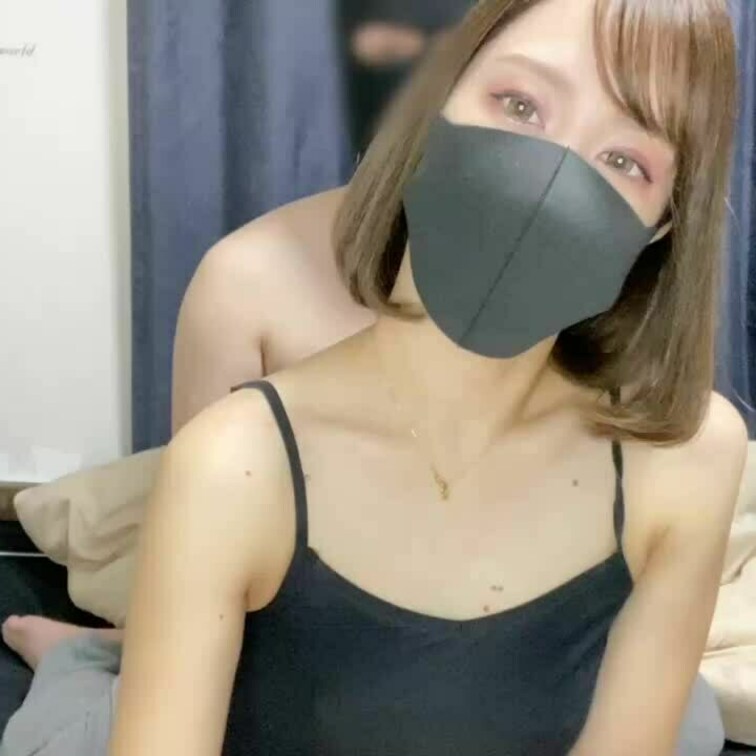 ノーブラでキャミの上からおっぱい触らせてみました♡
4K✨️

触りたい？♡
服の上から触らせるだけなら浮気じゃ