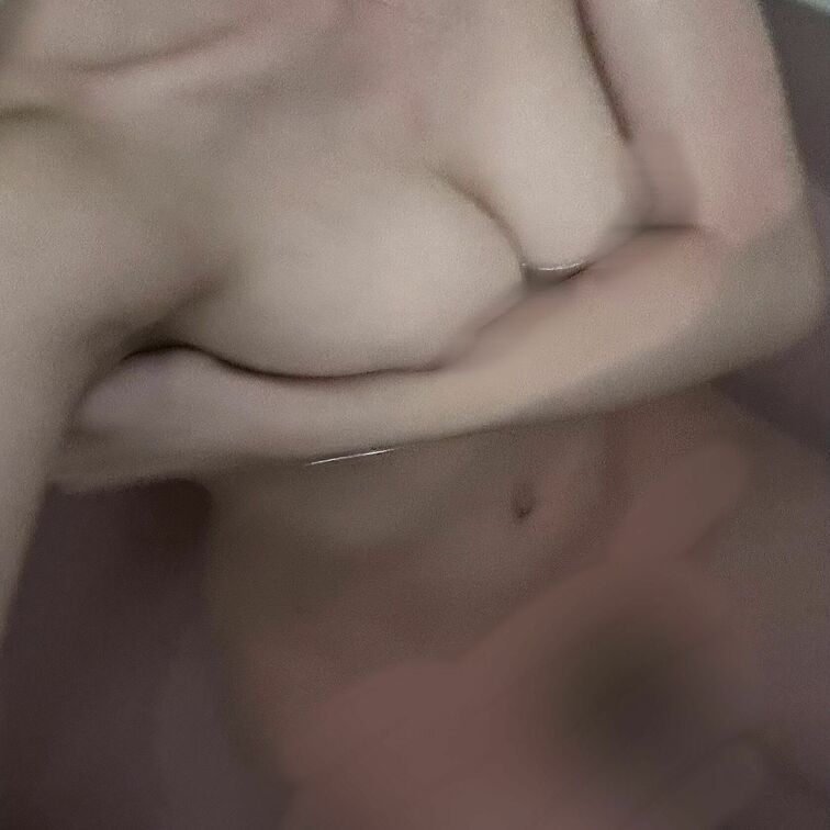 一緒にお風呂入りたいなぁ💕
オフショットはプランにて公開中♡
