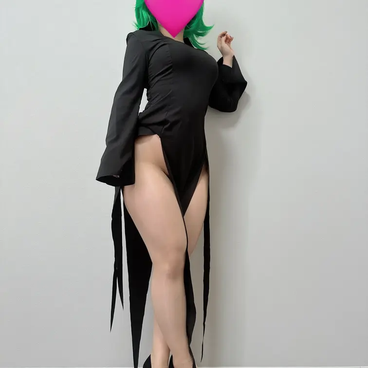ムチムチつやつやパンストタツマキコスプレ💚🌪️💕
君のだーいすきなヒールとパンスト履いてるよ？👠👣