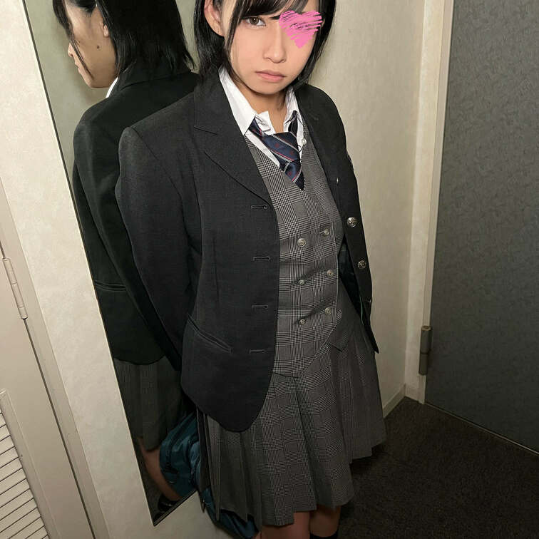 【素人個撮】巨乳でクールな見た目の制服女子と初パパ活_全身感じやすい新成人との問題映像流出