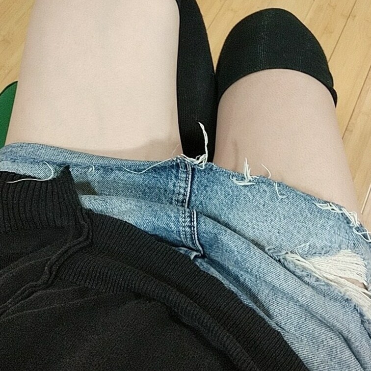 #太もも
#ニーハイ