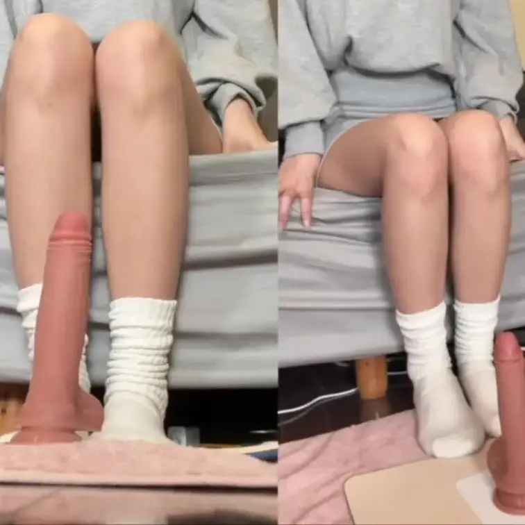 自宅で靴下脱ぎ捨てていっぱい足コキ🦶
パンチラ連発しちゃってます☺️