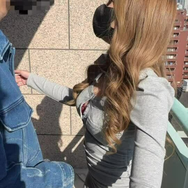 ギャルとベランダで朝活セックス♡横バージョン

朝からベランダで無遠慮ガチバックしてもらったよ〜！
唾液交換べろち