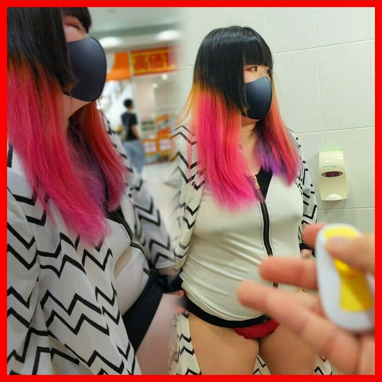 ぺぺろん露出 ♡３７
ノーブラでお買い物♡遠隔バイブで責められちゃう♡お外でオナニー♡２回もイっちゃった♡
（過去に