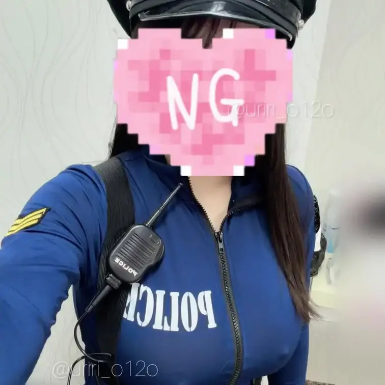 撮影会でのポリスコスプレ♡
ブラはつけてません♡