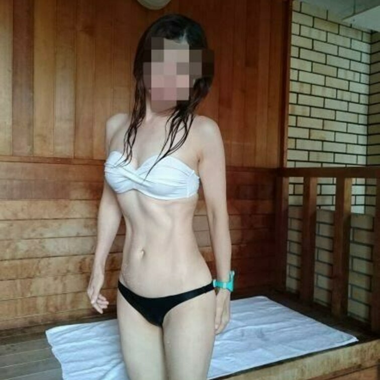 ホテルプールのサウナでおじさん達に視○○○されました😍
貧乳ですが引き締まったクビレボディ💓
50代なのにこのカラダ