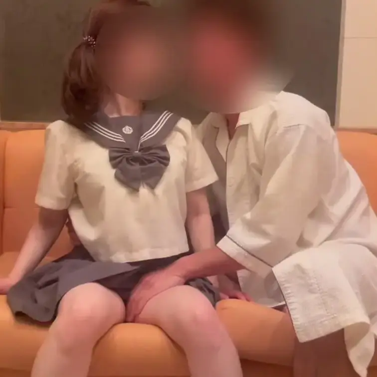 特命係長 よひとの動画: 素人娘にコスプレ❤️① J〇になってもらってツイテール😊お約束の