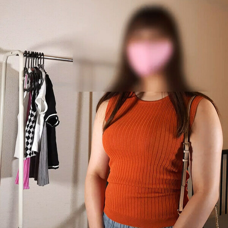 ノースリーブのニットセーターを着た巨乳○○○は、こんなにエロい！

敏感巨乳○○○のノースリーブ試着
（1）バスト