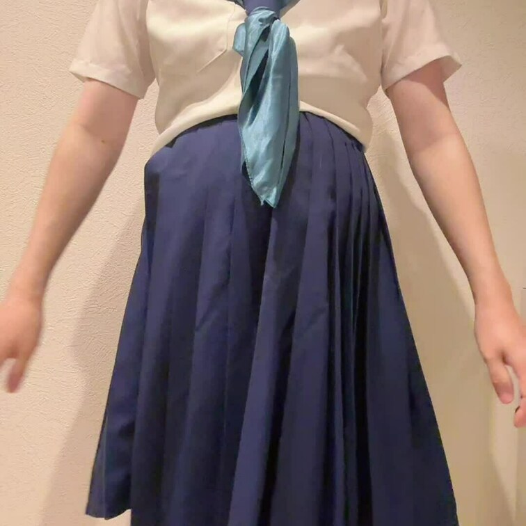 セーラー服を脱ぐ動画