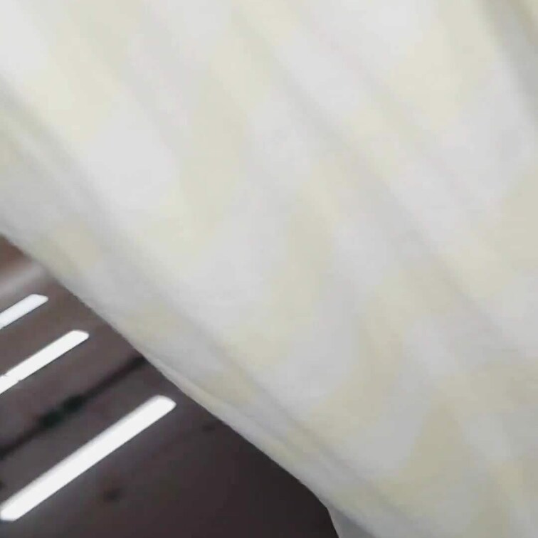 ○○○風の動画になります。
凄く短いですが有料プランでは、別の下着でしっかり写ってるのと、Tが食い込んだ結果の生尻ロー