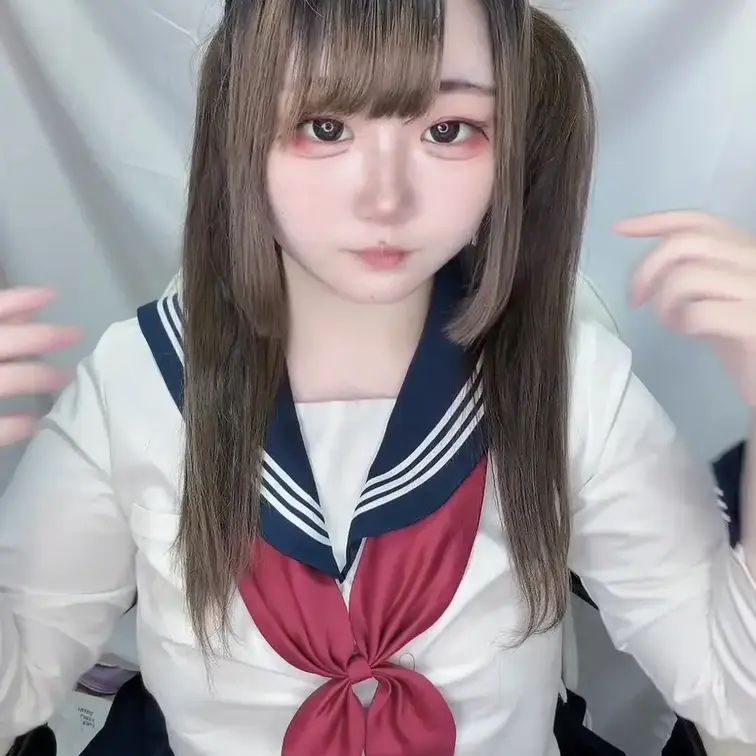 制服ぬぎぬぎ