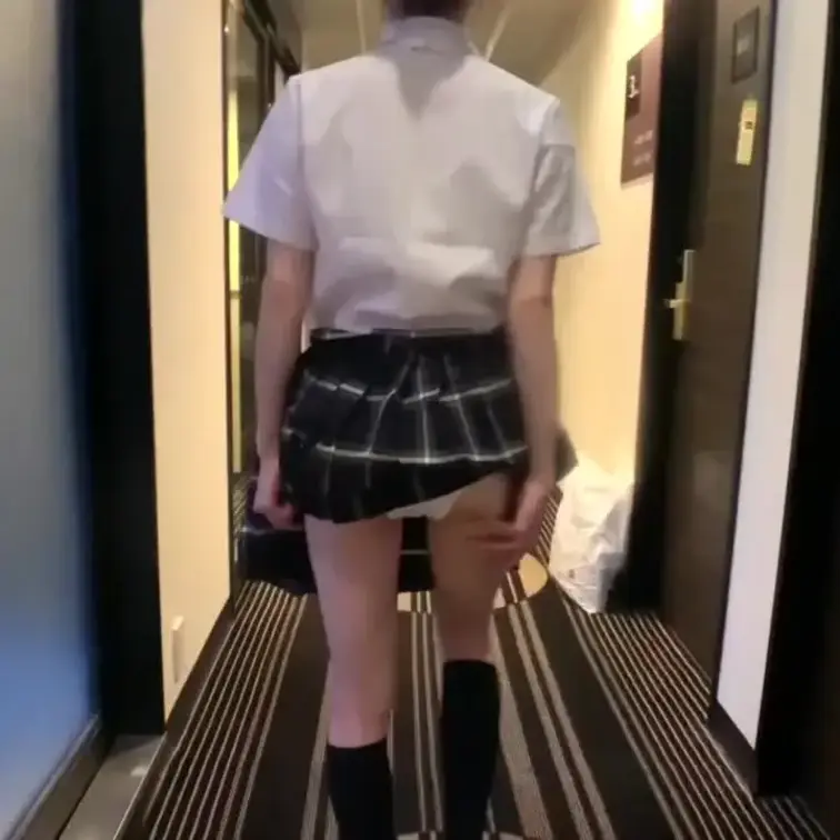 あの坂道系リフレ嬢のお散歩❤️リモコンバイブ挿入❤️ドアに縛って羞恥プレイ❤️一生懸命におしゃぶりする子の完全飼育ファイ
