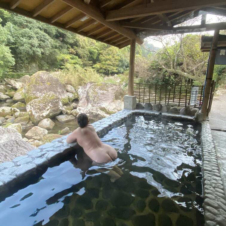 タオル一枚混浴温泉自撮りムービーだよ