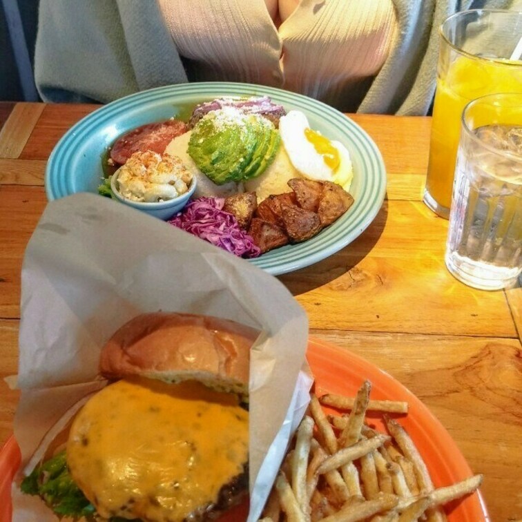 X（旧Twitter）より
こんなに食べてからの(昨日ポストした)パンケーキでした(^-^;)

あ、1人分じゃな