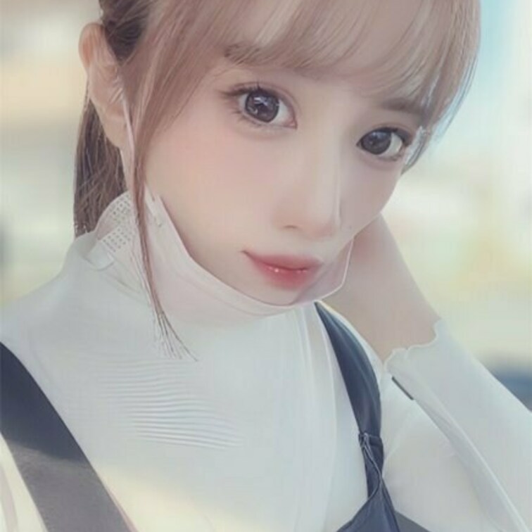 新しい写真を撮りました。メイクや髪型など変えたり。コスプレしたりなどして撮りました。