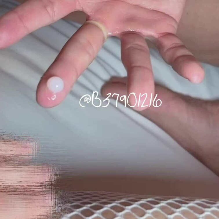 指1本でこんなに気持ちよくなっちゃって恥ずかしい𖦹‎.𖦹‎⸝⸝⸝♡
たくさん声も出ちゃった♡♡