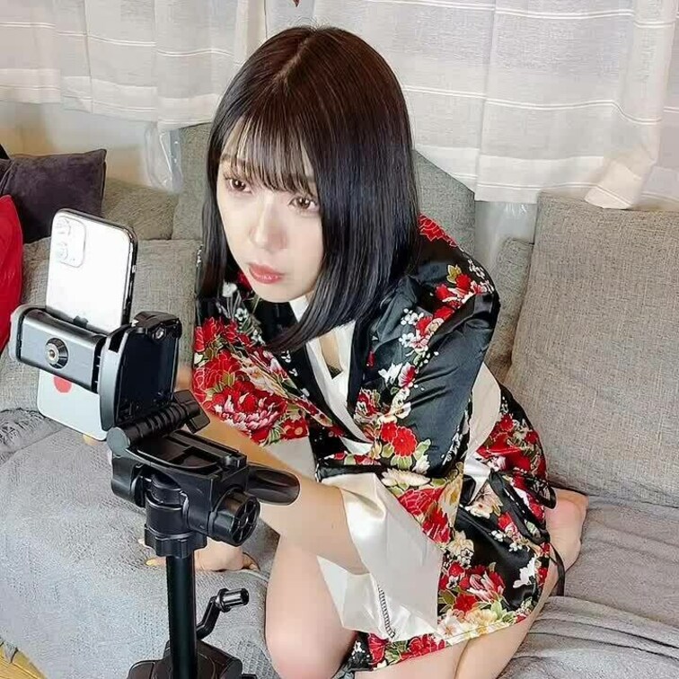 花魁コスで自撮りしてるところ💓

おっぱい見えてる状態で自撮りしてる動画は
VIP限定でアップしてるよ～