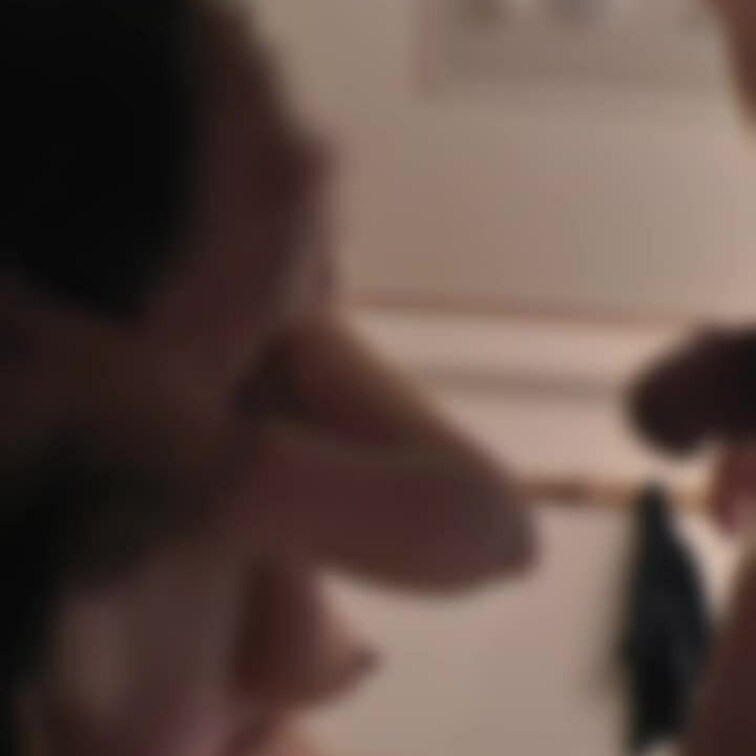 サンプル動画です。
セフレの熟女ちゃんにしゃぶらせたあとバックで突く動画です。
正規版は顔と口元に若干のぼかし処理さ
