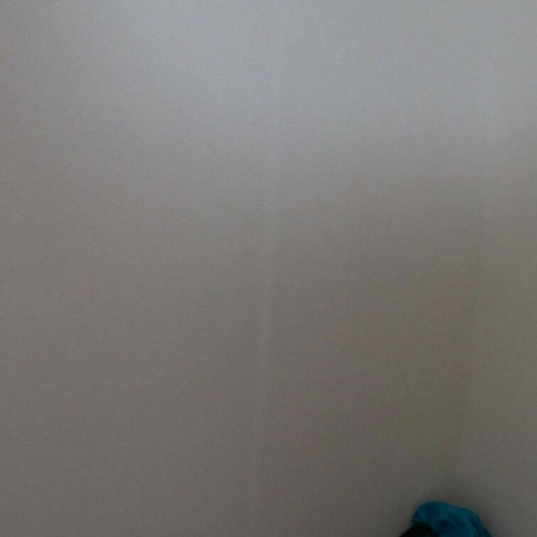 これは更衣室の中に仕掛けられたカメラの禁断映像になります！

カーテンを閉めて安心して着替えてますが、内側にしっかり
